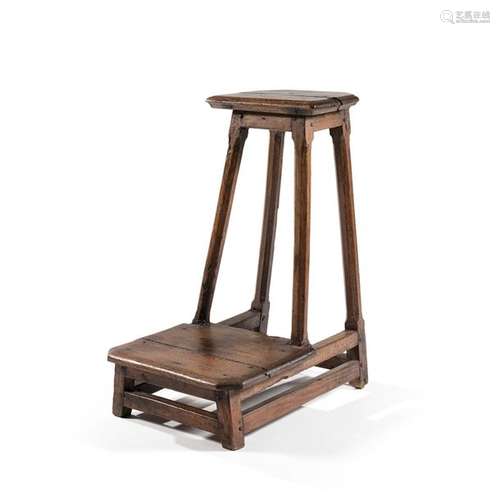 HIGH EASTERN OAKING TABOURET, 17th CENTURY, chamfered at an angle, joined by a belt brace with a platform above the brace. A 17th century Eastern France walnut high stoolHAUT 80 cm - LARG 62, 7 cm - PROF : 42,5 cmDIM : 31 1/2 x 24 11/16 x 16 3/4 IN