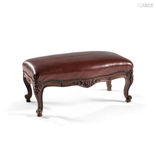 LONG FLOOR REST, STYLE LOUIS XV, XIXTH CENTURYin brown stained wood molded and carved with flowers and foliage flowers. Arched feet. Red leather trim. (Accidents and wear of use). A 19th century long footrest, Louis XV style. HEIGHT: 33 CM