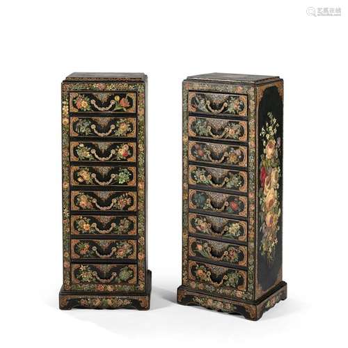 PAIR OF SMALL NAPOLEON III STYLE COMMODITY, circa 1900 in wood decorated with black burgundy lacquer and painted with flower branches and bouquets of flowers. They open with eight drawers on eight rows with drooping handles. Baseboard base. A Napoleon III style pair of small chests of drawers, c