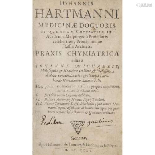 HARTMANN (JOHANNA). PRAXIS CHYMIATRICA. Geneva, Jean de Tournes, J-de La Pierre, 1635. In-8, brown calf, spine ribbed and ornamented (contemporary Rel.). 631 pp, (16) ff, 112 pp., (7) ff, 4 paintings. Duveen, 280. - Ferguson, 367. Very rare edition, published two years after the original of 1633, by Georges-Evrard Hartmann, son of the author. This Praxis chymiatrica is a collection of the chemical teachings of Johann Hartmann (1561-1631), professor at the University of Marburg in Germany. It deals with alchemical medicine and various diseases: diabetes, epilepsy, gangrene, moods, melancholy, plague, tumors, etc.. This treatise is followed by three texts :- on alchemical distillation (De Oleis variis Chymice distillatis, by Johann Ernesti). - on antimony (Basilica antimonii, by Hamerus Poppius). - on a purgative powder called 