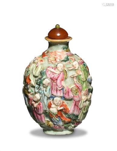 Chinese Carved Famille Rose Snuff Bottle, 19th Century十九世紀早 粉彩雕瓷十八羅漢鼻煙壺