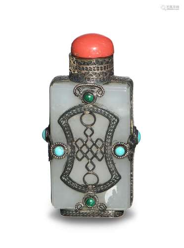 Chinese White Jade with Silver Snuff Bottle, 19th Century十九世紀 白玉包銀嵌珊瑚翡翠鼻煙壺