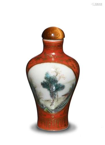 Chinese Porcelain Snuff Bottle, 18-19th Century十八/十九世紀 珊瑚紅地開光粉彩鼻煙壺