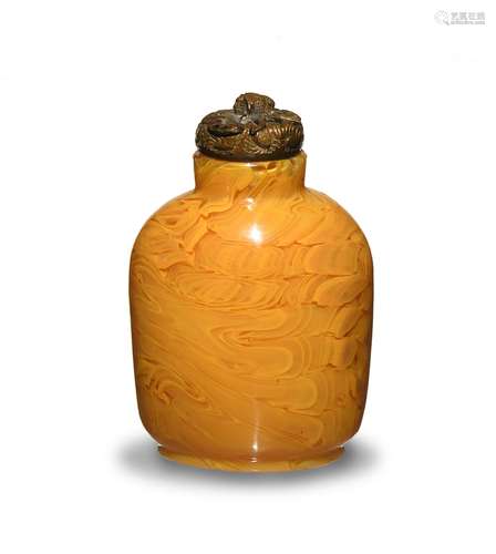 Chinese Peking Glass Snuff Bottle, 19th Century十九世紀 料器仿琥珀鼻煙壺