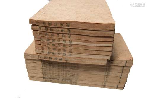 Set of 16-Volume Book of Shi Tou Ji, Qing清代 石頭記十六冊