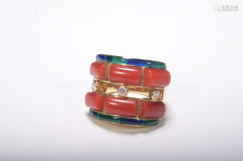 A 18K gold inlaid with coral ring