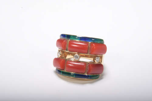 A 18K gold inlaid with coral ring