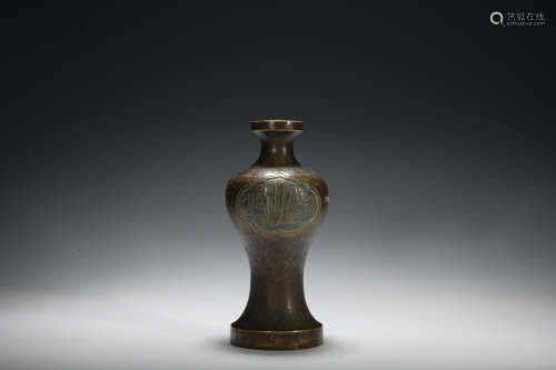 Qing dynasty bronze bottle with alvin pattern