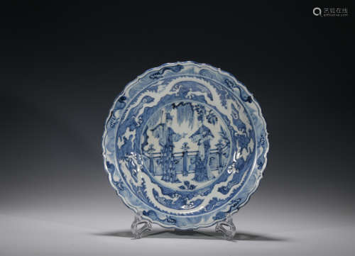 Ming dynasty blue and white  plate with dragon pattern