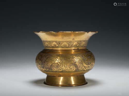 Qing dynasty gilt bronze bottle