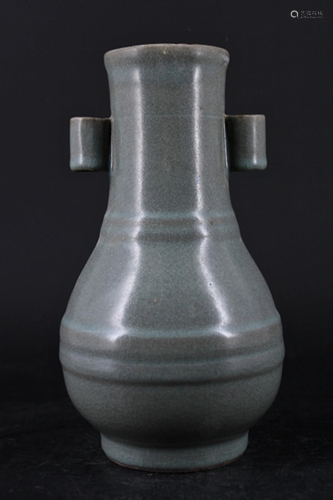 Song Porcelain Guanyao Vase