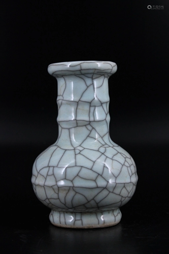 Song Porcelain GuanYao Vase