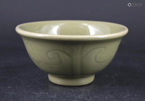 Chinese Qing longQuan Bowl