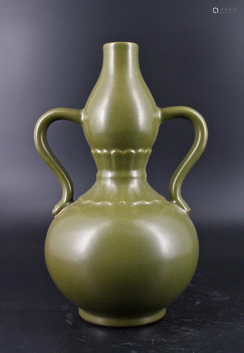 Qing Porcelain Tea Dust Green Vase