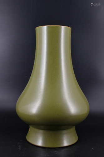 Qing Porcelain Tea Dust Green Vase