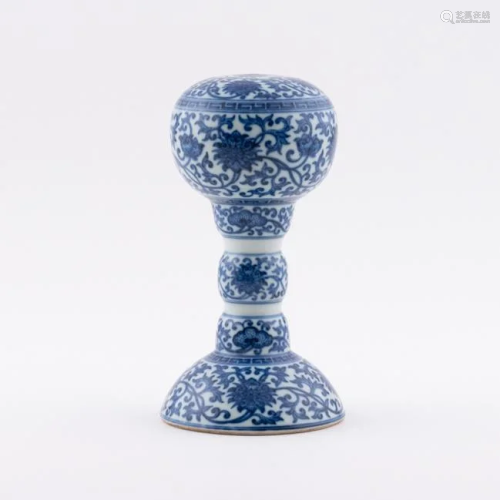 QIANLONG BLUE & WHITE HAT STAND