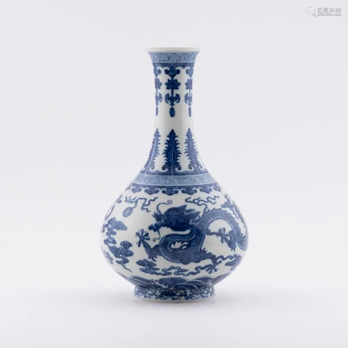 QIANLONG DRAGON REWARD VASE