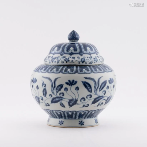 MING XUANDE BLUE AND WHITE FLORAL MOTI…