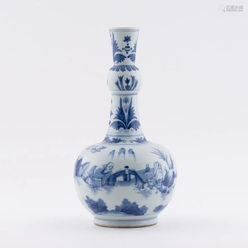 KANGXI BLUE & WHITE TALL NECK BOTTLE…