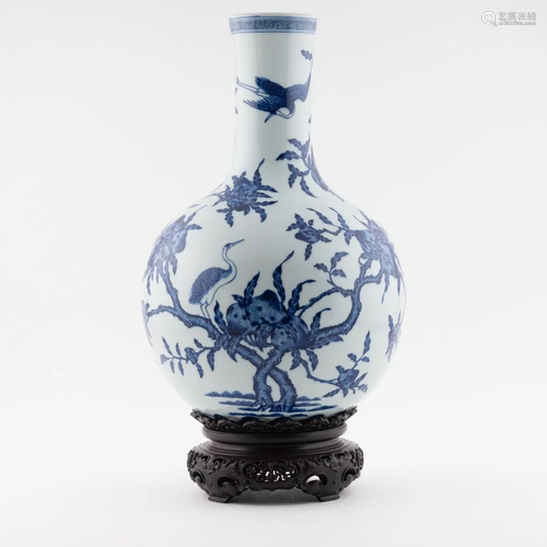 QIANLONG BLUE AND WHITE CRANE MOTI…