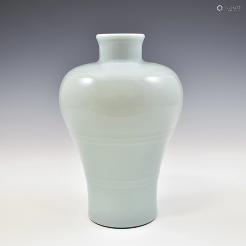 QIANLONG DOUQING MEIPING VASE