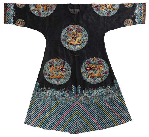 RARE IMPERIAL OFFICIAL LONGGUA OVER GARMENT WITH DRAGON MEDALLIONS FOR A LADY. Origin: China.