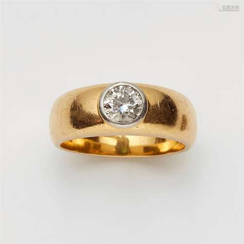 An 18k gold ring with a diamond solitaireSet with a brilliant-cut diamond of c. 0.65 ct (K/L, vvs)