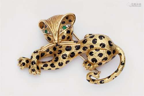 An 18k gold enamel and emerald leopard clip.The textured fur with black enamelled spots, the eyes