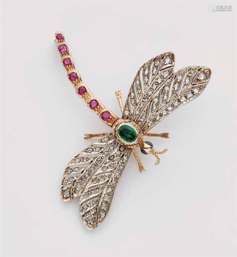 A Neapolitan 14 kt gold jewelled dragonfly brooch14k gold brooch designed as a dragonfly. The body