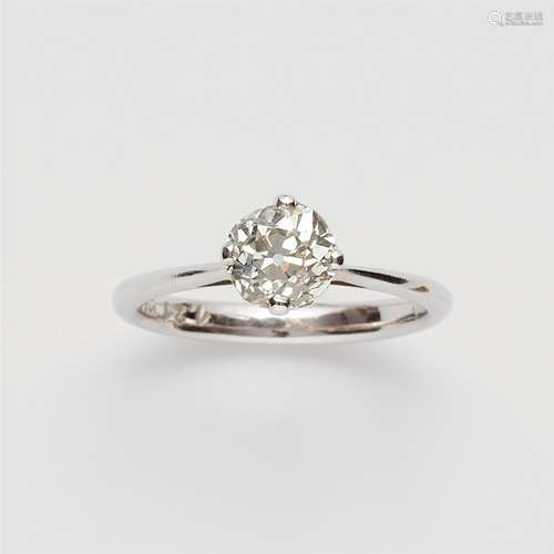 An 18k white gold diamond solitaire ringWith a chaton set old-cut diamond (1.21 ct, 6,26 x 6,99 x