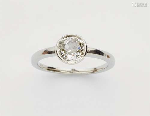 A 14k white gold diamond solitaire ringRhodium-plated white gold ring with a bezel set old-cut