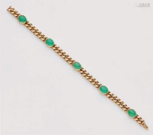 A 14k gold and chrysoprase braceletChain bracelet set with five chrysoprase cabochons (c. 9.1 x 7.