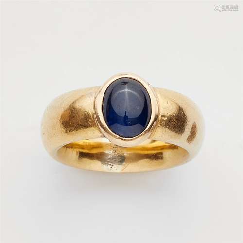 A 21k gold and sapphire ringSet with a small Ceylon sapphire cabochon (c. 9.2 x 7.2 mm).