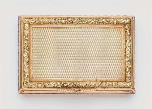 An 18k tri-coloured gold snuff boxOf moulded rectangular form, all faces with guilloche decor and