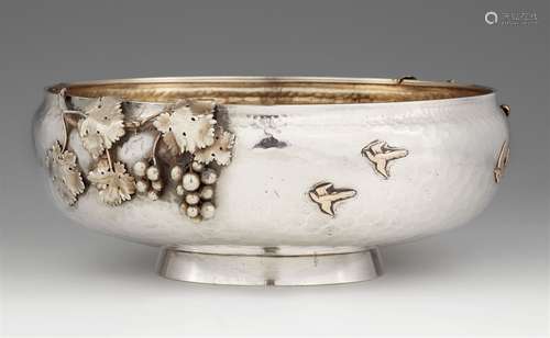 An American mixed metal dish by Gorham CompanyRounded silver and parcel-gilt metal bowl with a