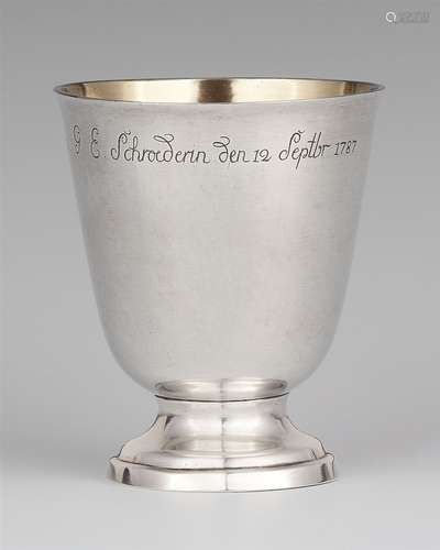 A Kassel silver beakerSilver. A cylindrical beaker on a waisted foot, the rim engraved with a