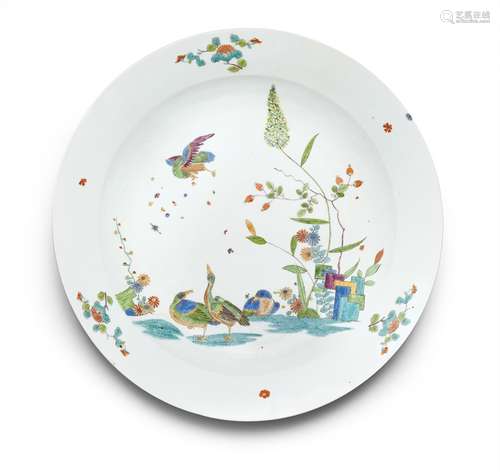 An early Meissen porcelain platter with famille-verte decorDeep platter with a broad rim.