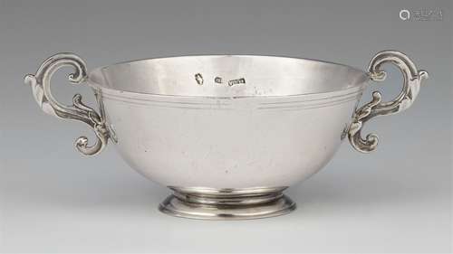 A Mexican silver bowlSlightly flaring bowl with scroll handles. Diameter without handles 11.5 cm,