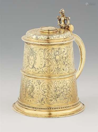 A Renaissance silver tankardSilver-gilt tankard with a smooth base and scrolling handle. With a