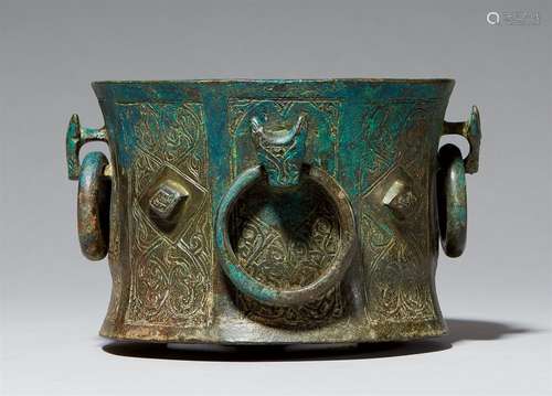 A rare mortar with four animal head handlesChased cast bronze with brownish green patina. Of