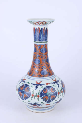 A Chinese famille verte wrapped floral porcelain vase