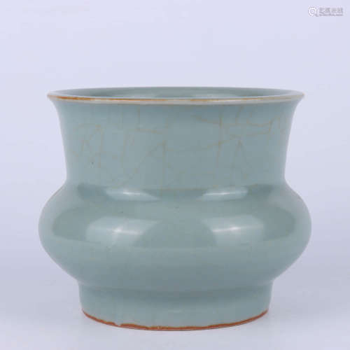 A Chinese longquan celadon glazed porcelain vase