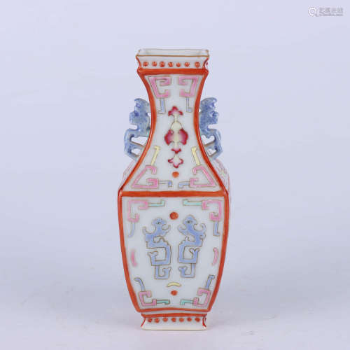 A Chinese famille rose “cHI Dragon” porcelain vase