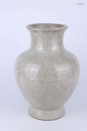 A Chinese ge Kiln glazed porcelain vase