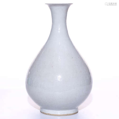 A Chinese White Glaze Dragon Carved Porcelain Vase