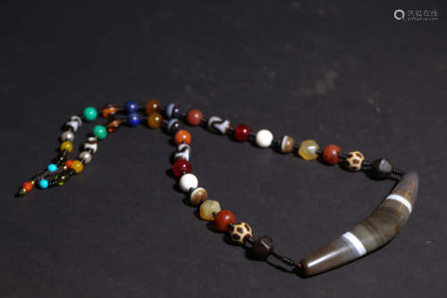 A Chinese Agate gZi Beads String