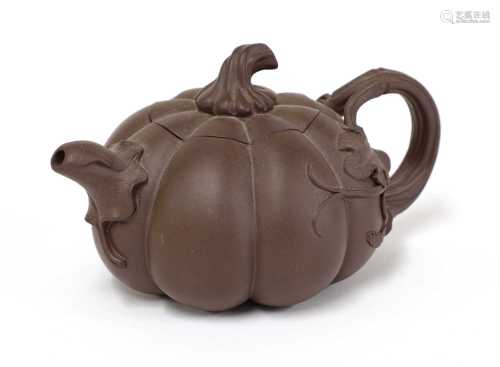 A Chinese Yixing zisha teapot,