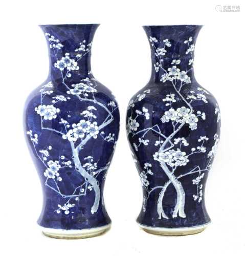 A pair of Chinese blue and white vases,