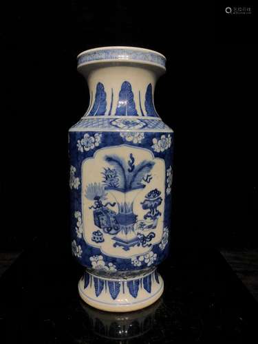 A Chinese Floral Blue and White Porcelain Vase