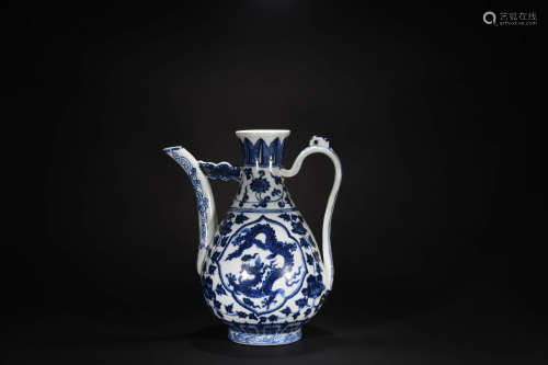 A Chinese blue and white Porcelain ewer with dragon pattern